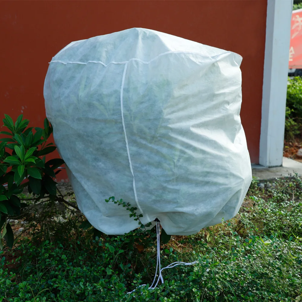 

100*100*100cm Plant Freeze Protection Covers Plant Shrub Frost Jacket Covers With Drawstring