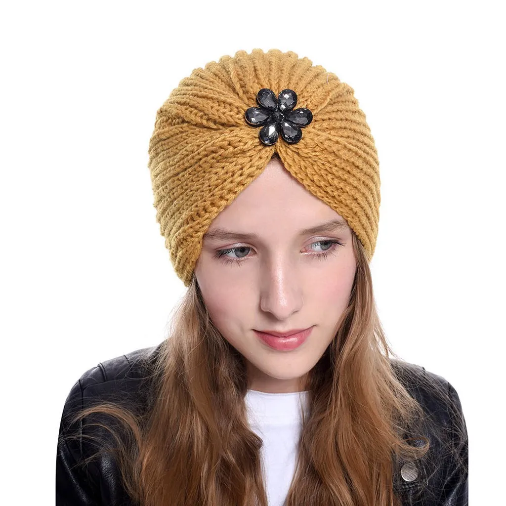 Женская теплая зимняя вязаная шерстяная шапочка с цветком из кристаллов для
