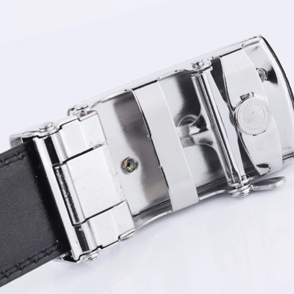 Ремень мужской кожаный с автоматической пряжкой модный регулируемый однотонный