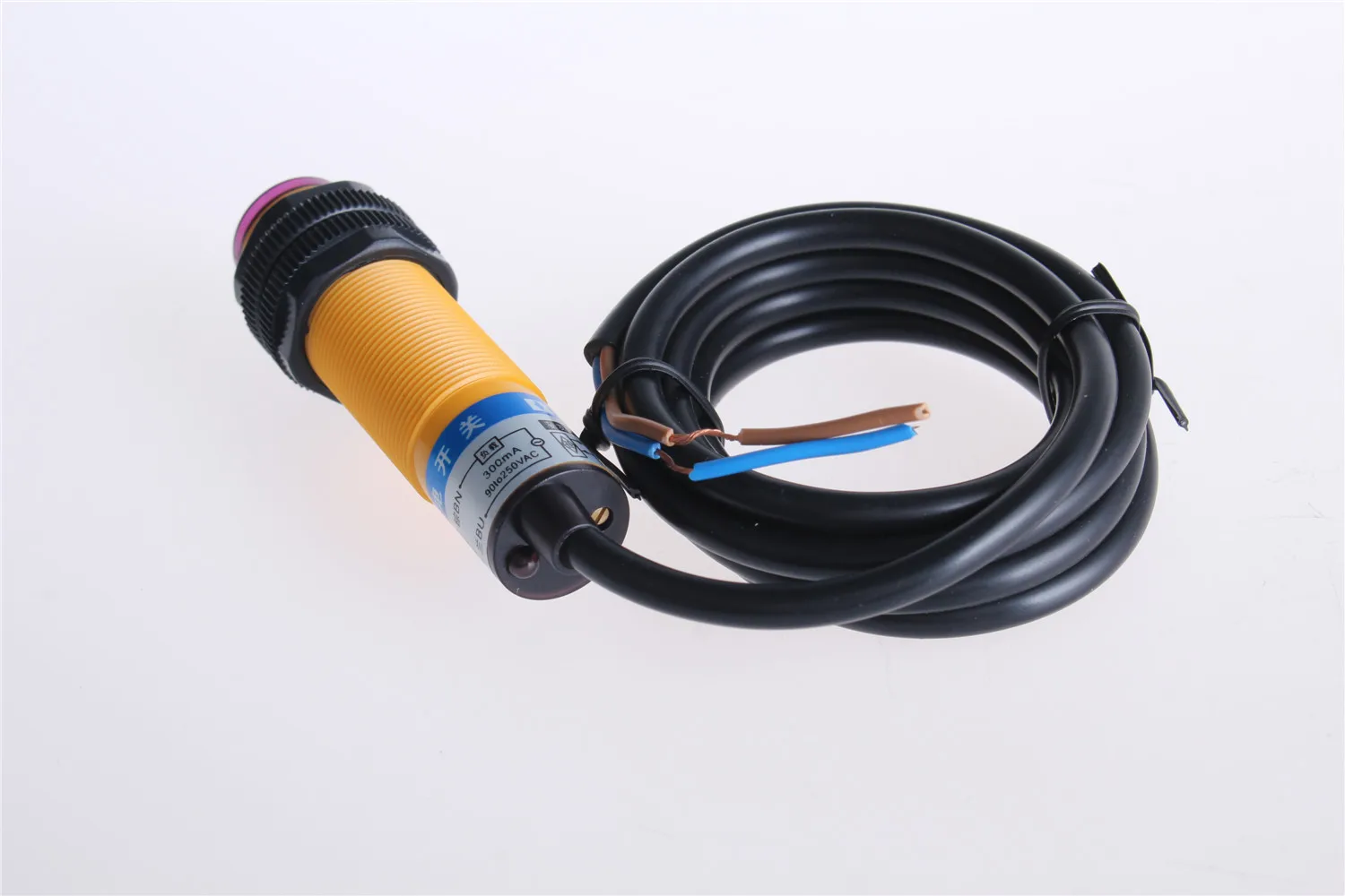 Фотоэлектрический датчик с дальностью обнаружения 30 см без инфракрасного