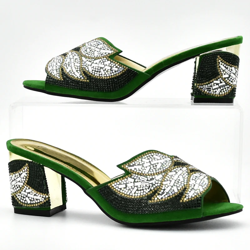 Новейшая модель комплект из туфель и сумочки зеленого цвета в африканском стиле