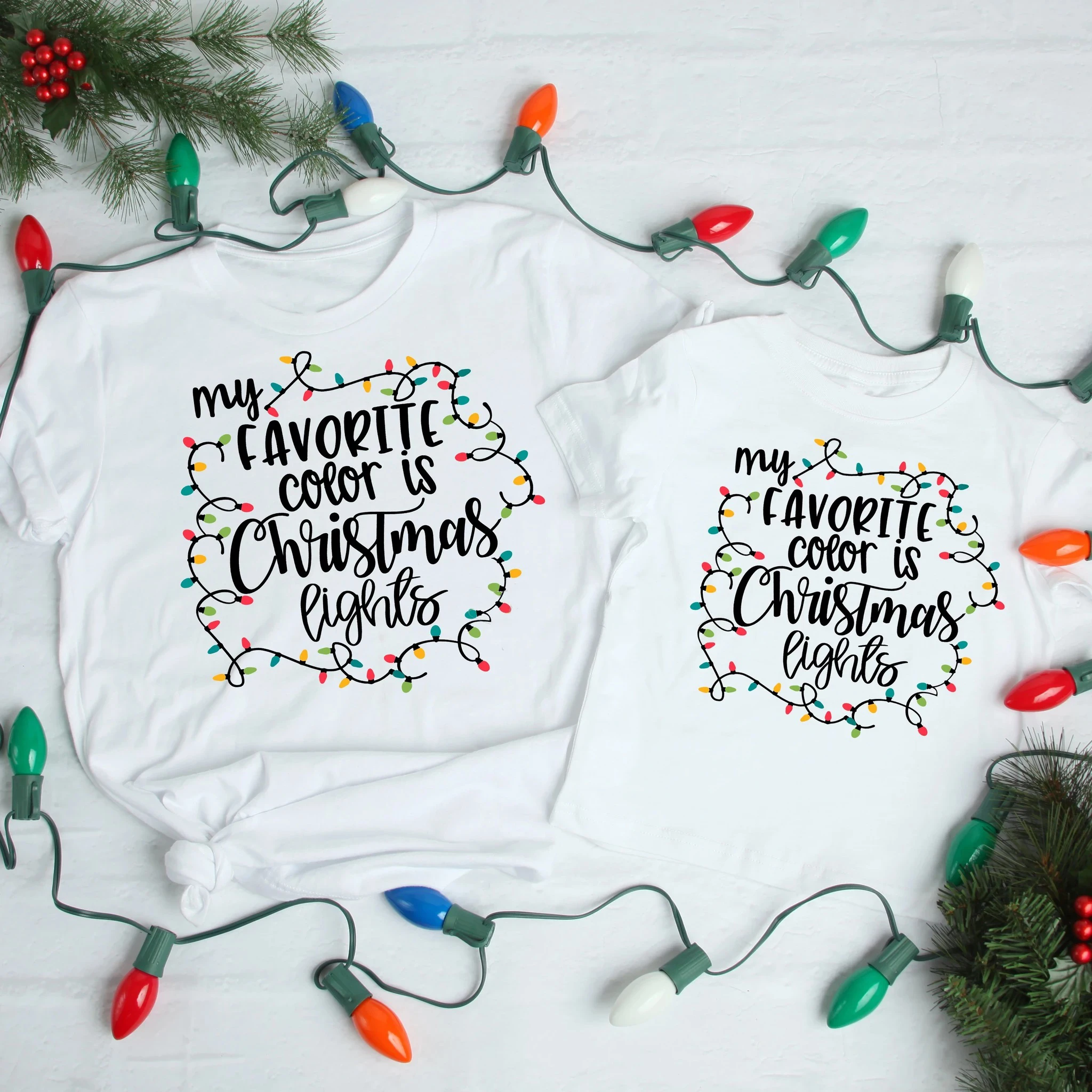 

1pcs My Favorite Color Is Christmas Lights Family Matching White T-shirt Mommy and Me Tees Casual Mom Kids Baby Xmas Clothes