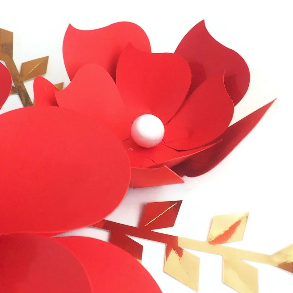 Набор красных легких бумажных цветов и золотых листьев ручной работы сделай сам