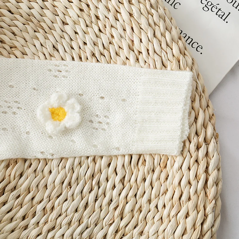 Женское трикотажное пальто с желтыми цветочными нашивками повседневный белый