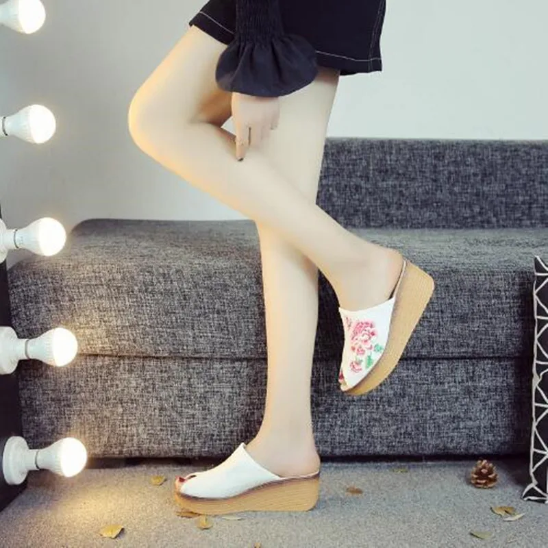 Open Mouth Canvas Wedge Slippers for Women Peep Toe Floral Embroidery Slides Platform Slippers Casual Summer Shoe Ladies Sandals