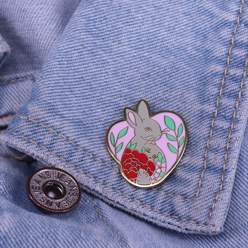 

Pink Heart-Shaped Flowers Cute Hard Enamel Pin Cartoon Animals Kawaii Rabbit Medal Brooches Lapel Backpack Pins Jewelry 2021