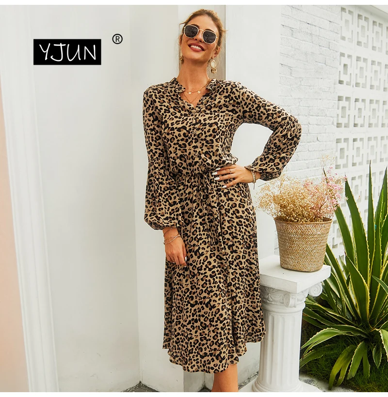 Осеннее платье женское миди с леопардовым принтом длинным рукавом и V образным