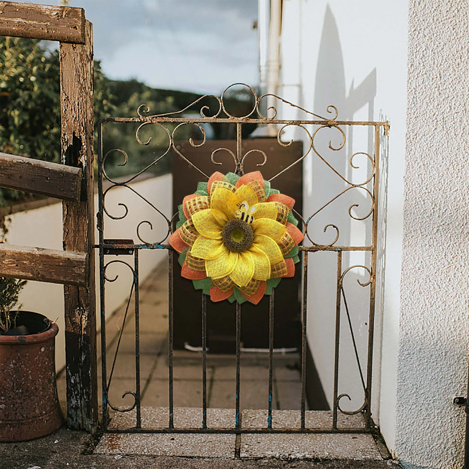

Bee Wreath Sunflower Garland World Bee Day Simulation Leaf Artificial Hanging Pendants Wedding Ornament Home Decoration
