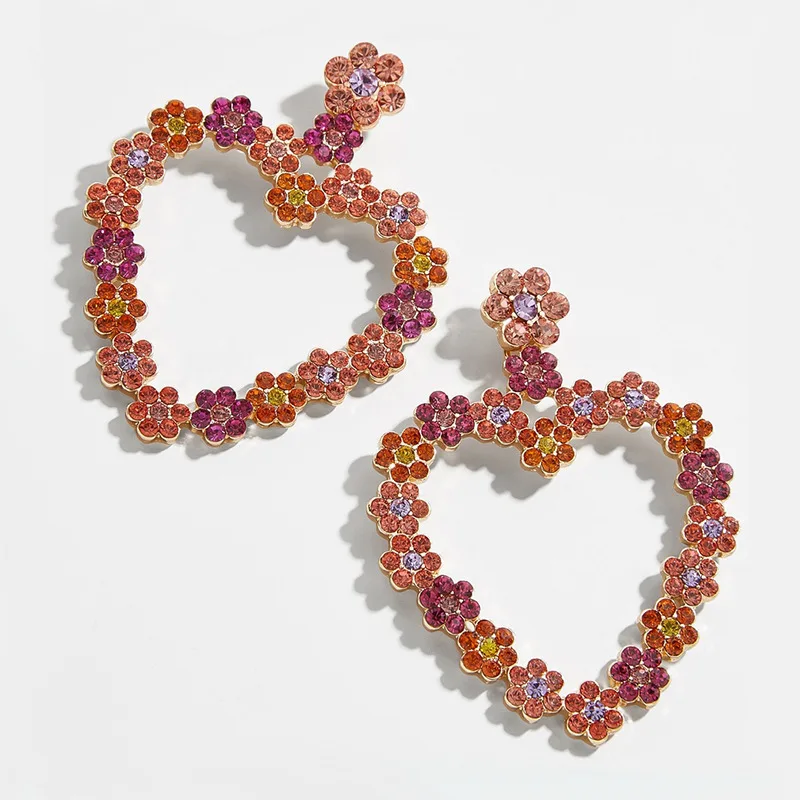 

Wholesale New Fashion Long Hollow Color Heart-Shaped Flower Earrings Metal Inlaid Rhinestone Ear Drop Luxury Jewelry