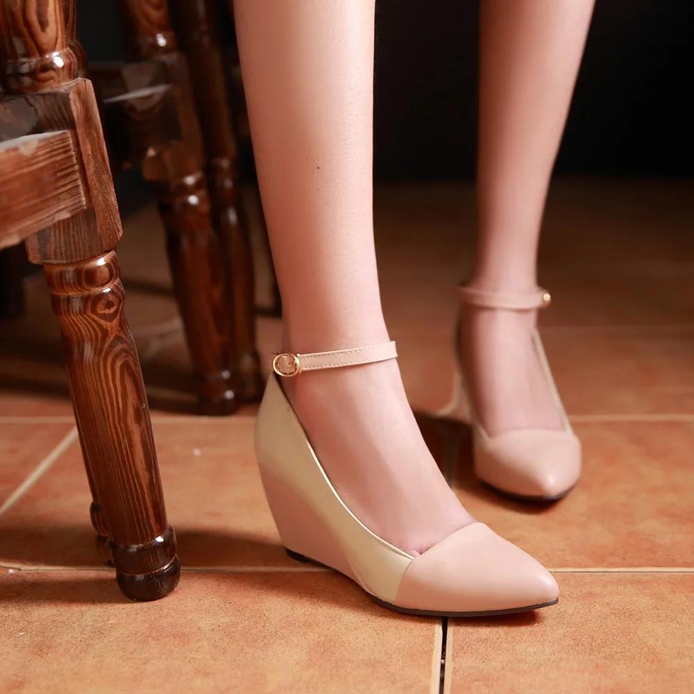 Женские туфли лодочки Мэри Джейн модные на танкетке с острым носком и ремешками