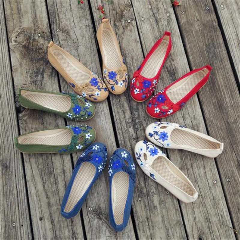 

New women's cloth shoes fashionable cotton embroidered low-heeled lightweight comfortable and casual large size women's shoes