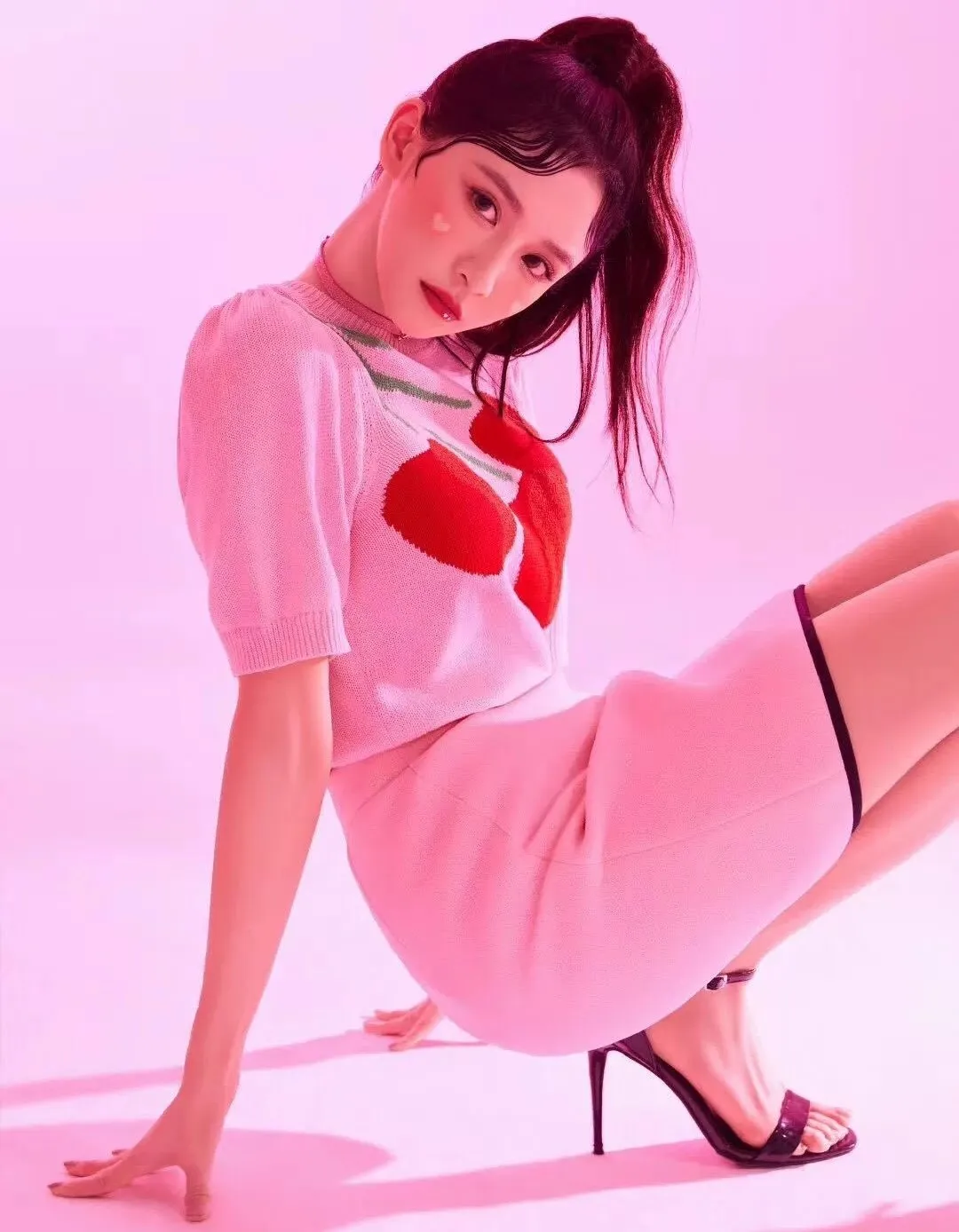 Укороченный хлопковый джемпер с изображением милой вишни пушистый рукавом до