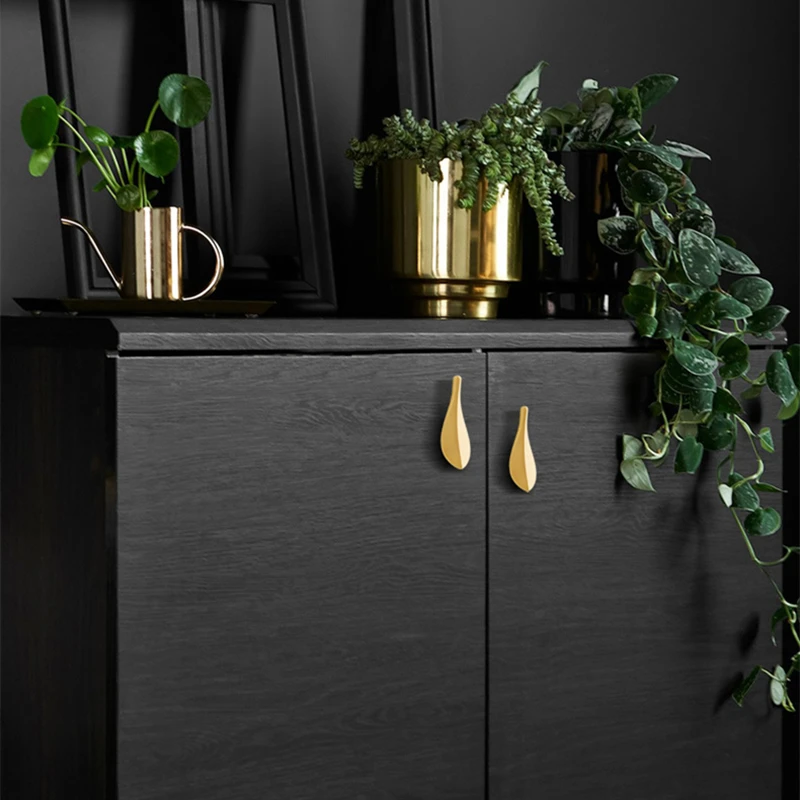 

Cabinet Handles Golden Luxury Cabinet Pulls Hole Pitch 32mm Creative Leaf Shape For Drawer/Wardrobe/Cabinet Door 1PC