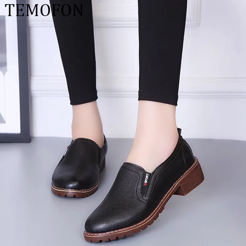 Туфли женские кожаные на плоской подошве повседневные лоферы без застежки