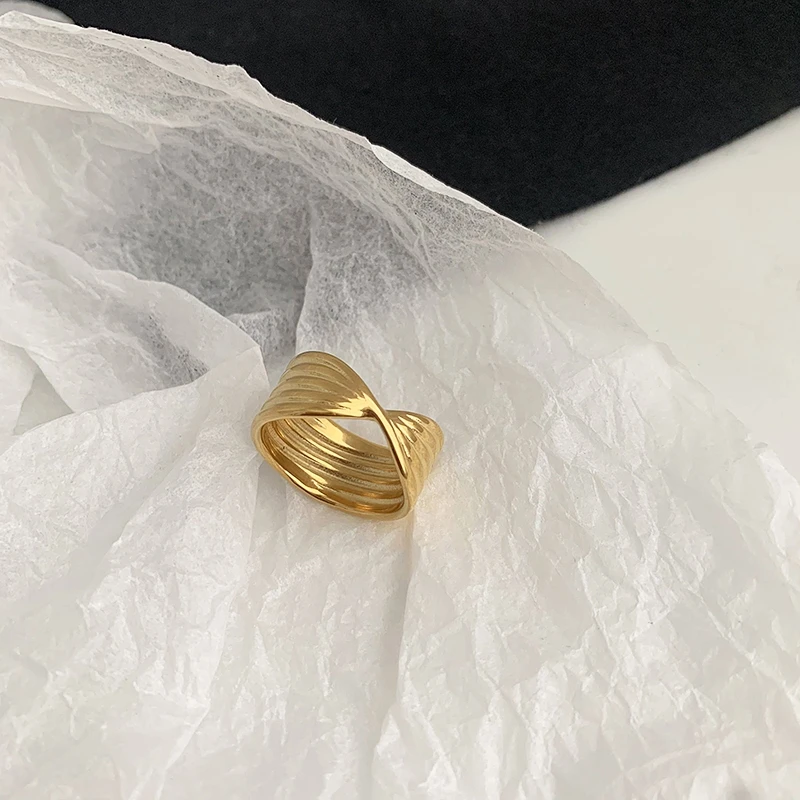 

2021 Luxury Engagement Accessories Vintage Men's Ring Bowknot Women's Finger Rings Texured Plated 18k Gold Jewelry For Women