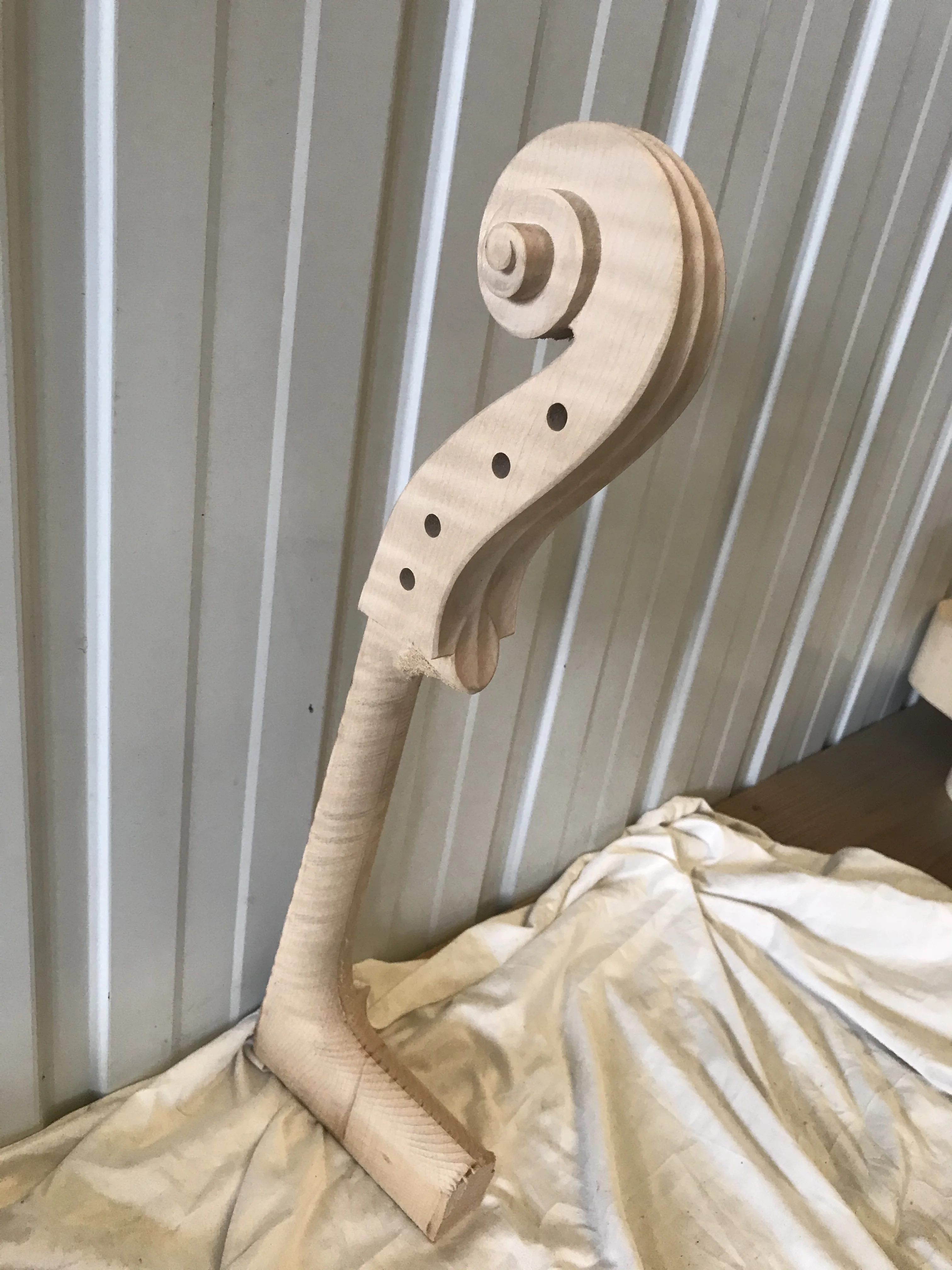 1Pcs Flamed Maple 3/4 Cello  Head Head Beutiful Pattern Hand Carved High Quality White Cello Neck Cello Parts