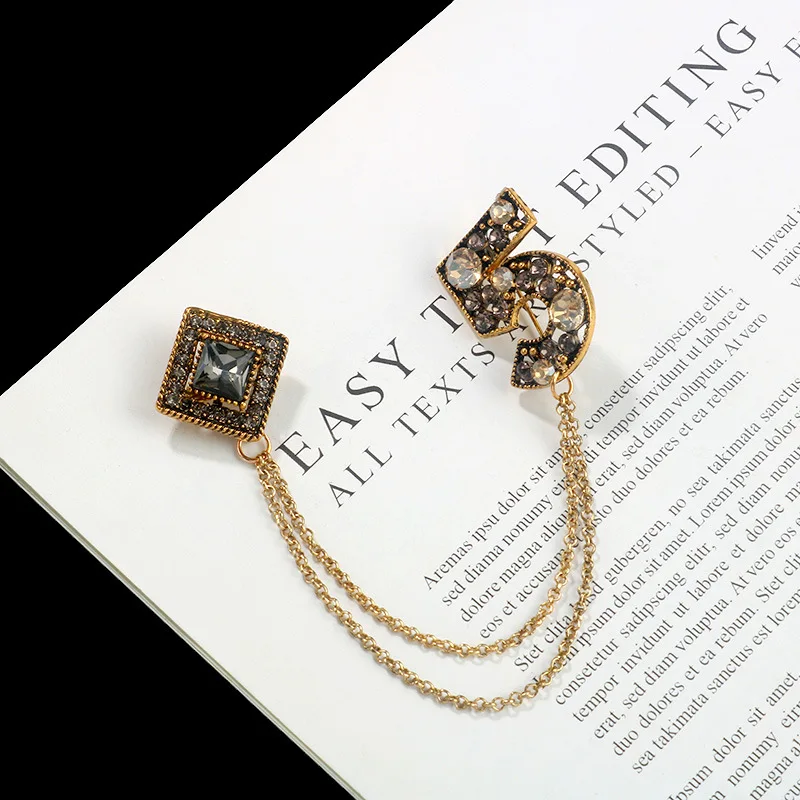 

Number 5 Chain Pins Female Long Metal Pin Fashion New Retro Rhinestone Party Wedding Group Building Costume Brooches for Women