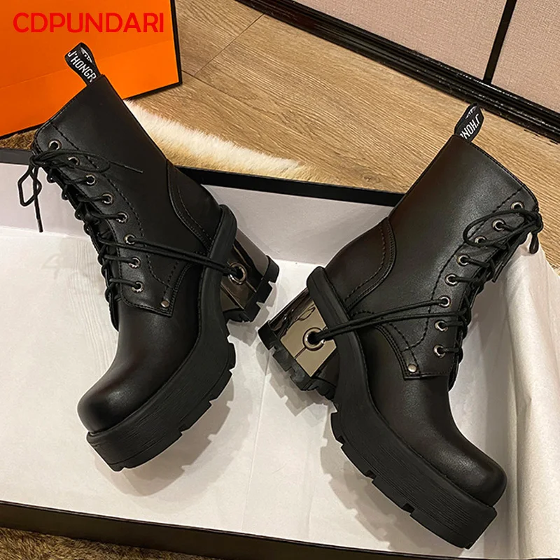Женские ботильоны на платформе и высоком каблуке черные ботинки в готическом
