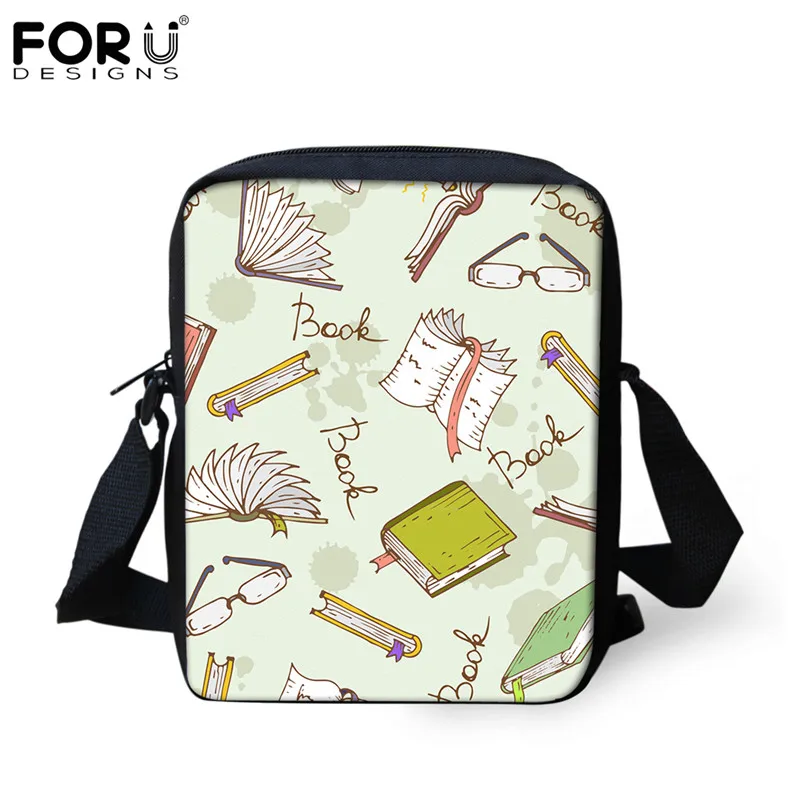 

Женская сумка-мессенджер с принтом в виде книги