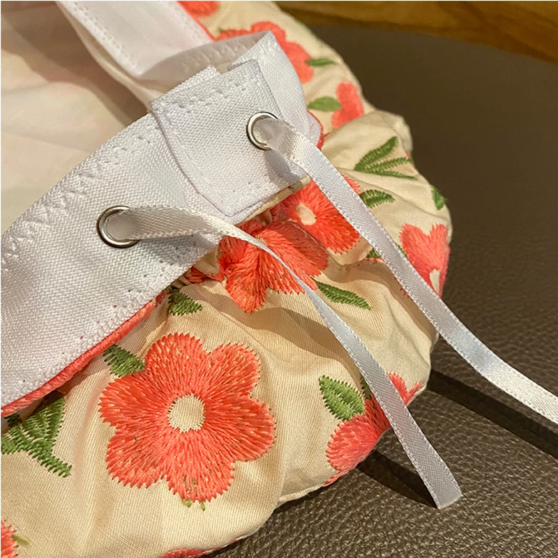 Женский берет с цветочной вышивкой черный и розовый весна лето 2020|Женские береты|