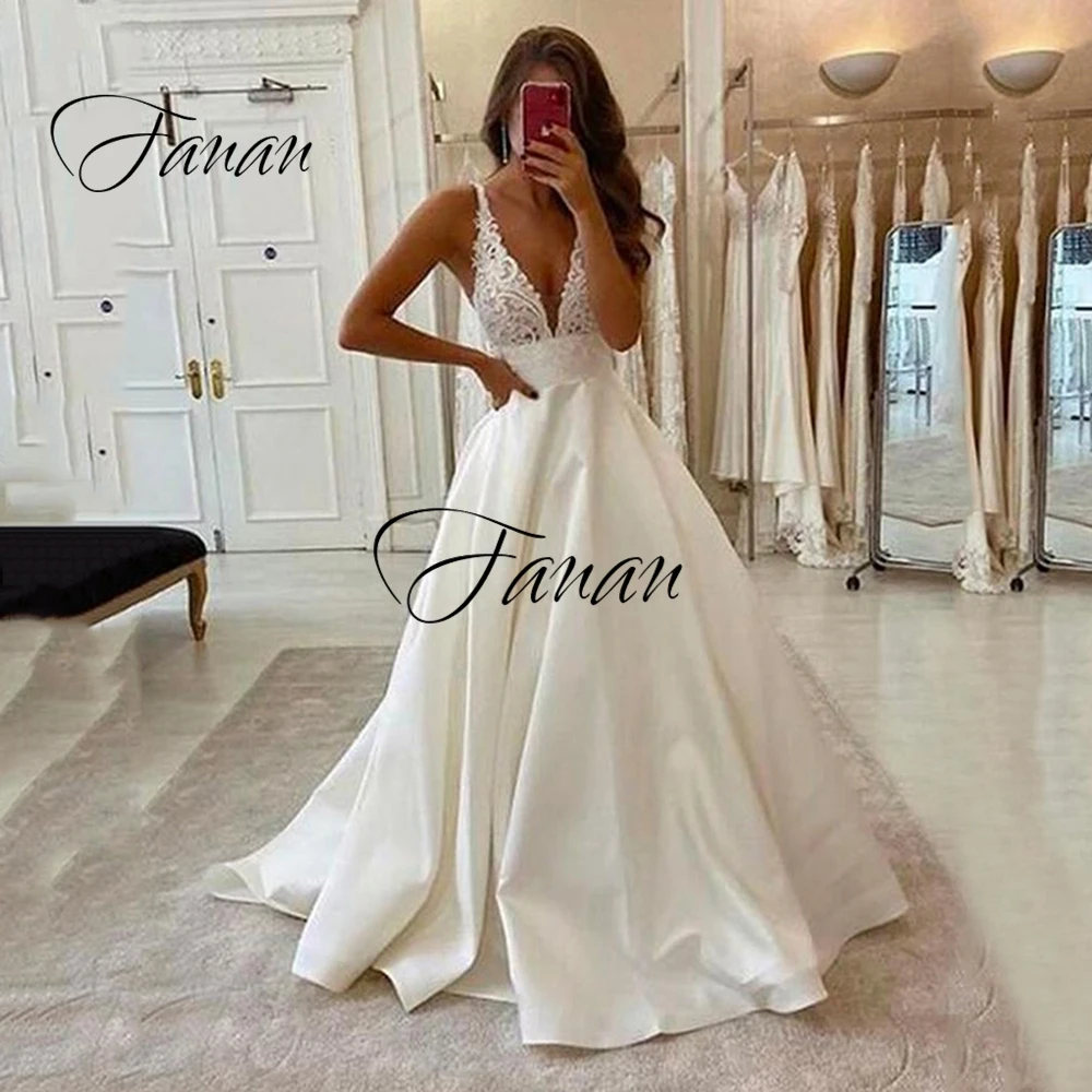 

2021 New Sexy Deep V-Neck Wedding Dresses A-Line Backless Lace Appliques Sleeveless Court Train Bridal Gown robe de soirée