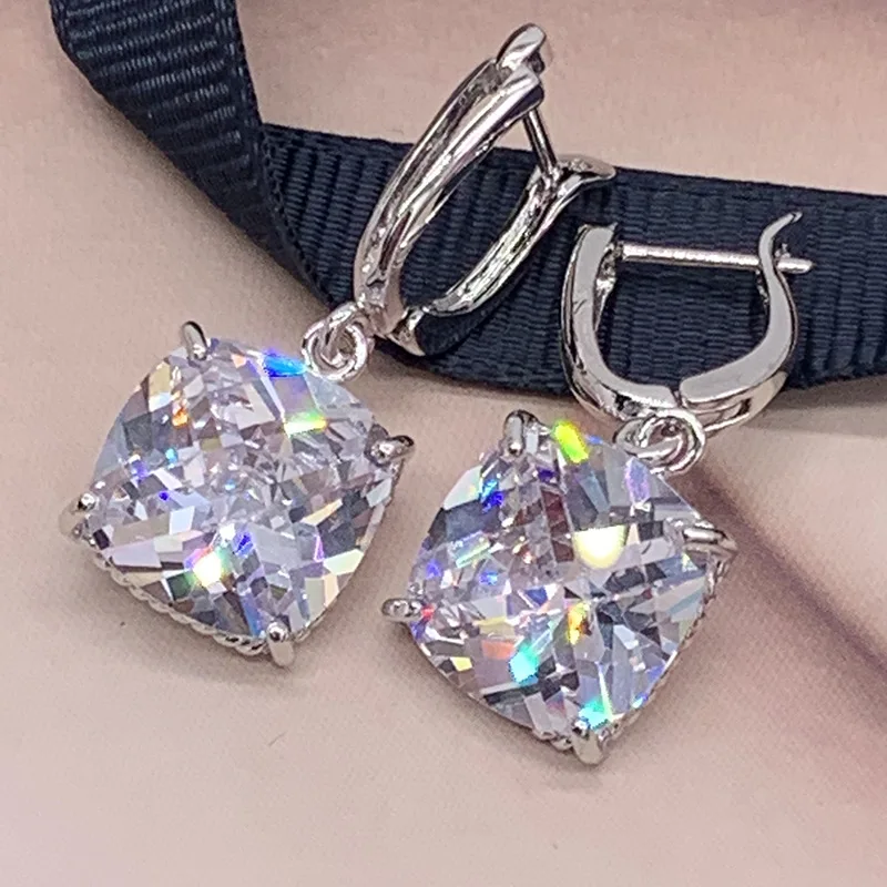 

Simple and small diamond crystal pendant earrings, bright zircon earrings earrings, exquisite wild earrings, earrings, female tr