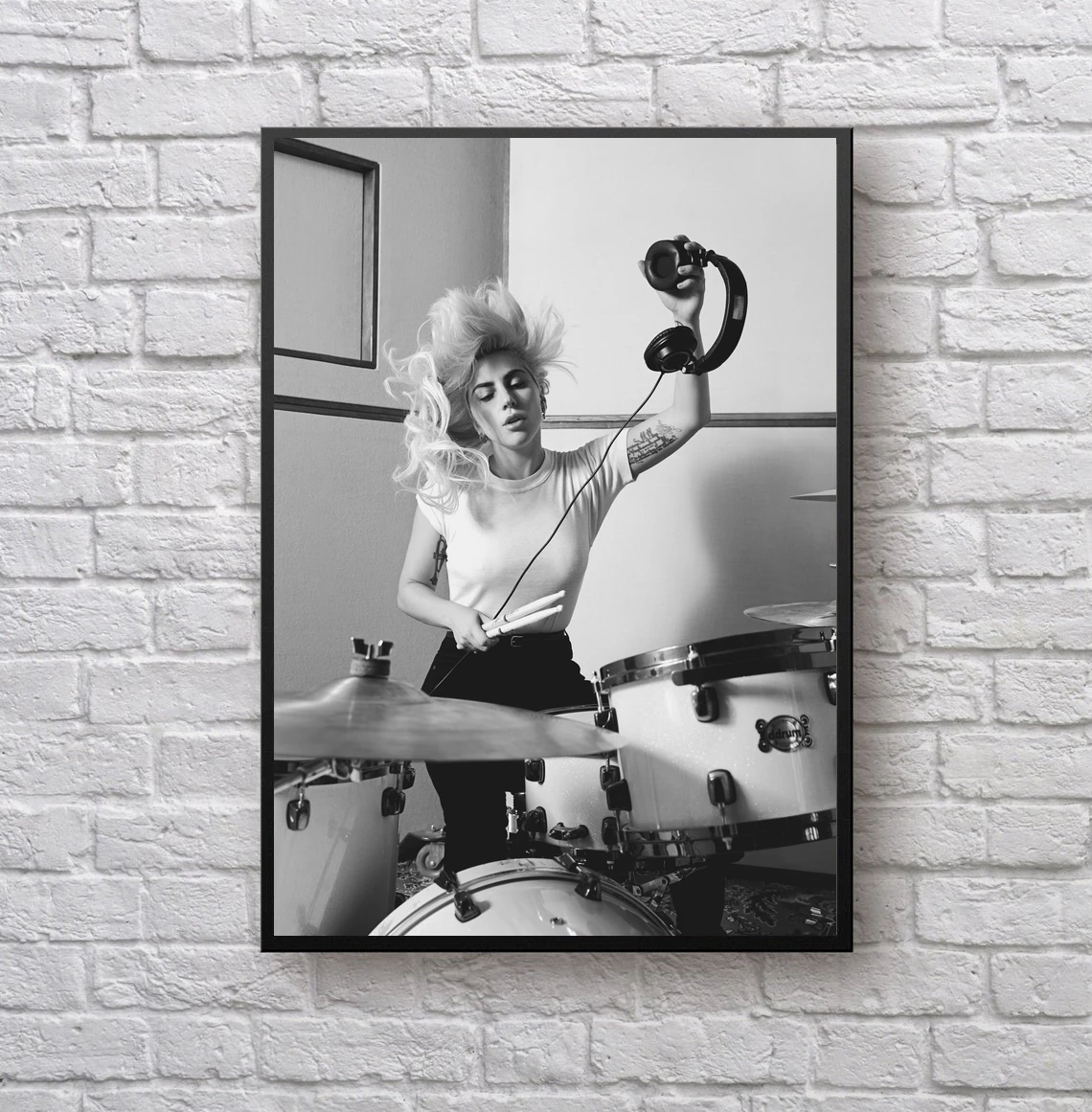 Постер в стиле ретро Леди Гага черно-белый