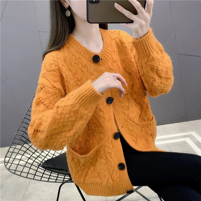 Кардиган вязаный однотонный с круглым вырезом и карманами [208265] 55 |