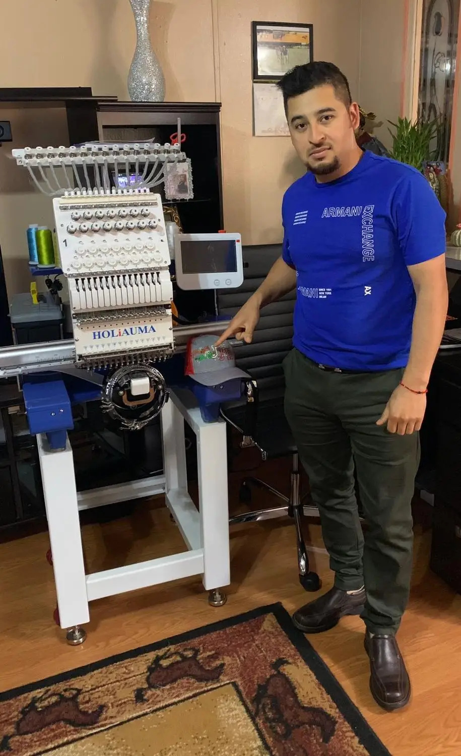 Автоматическая компьютерная швейная машина для вышивки шапок большого