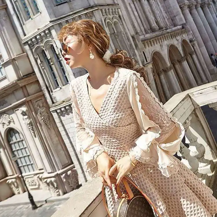 

Autumn and winter Hepburn style small black dress French minority waist slim V-neck Lace Ruffle A-line dress