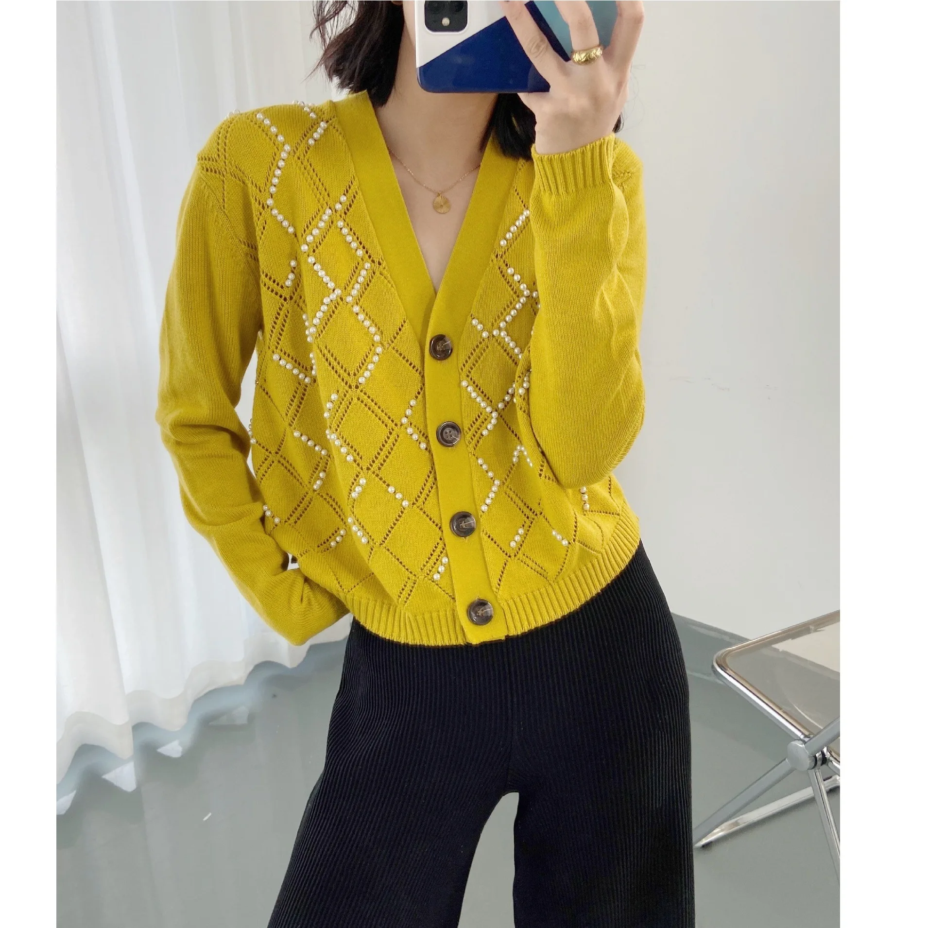 

Two-color Diamond Pearl Small Cardigan Drop-shoulder Wool Blend Top Slim V-neck Long Sleeve Cardigan