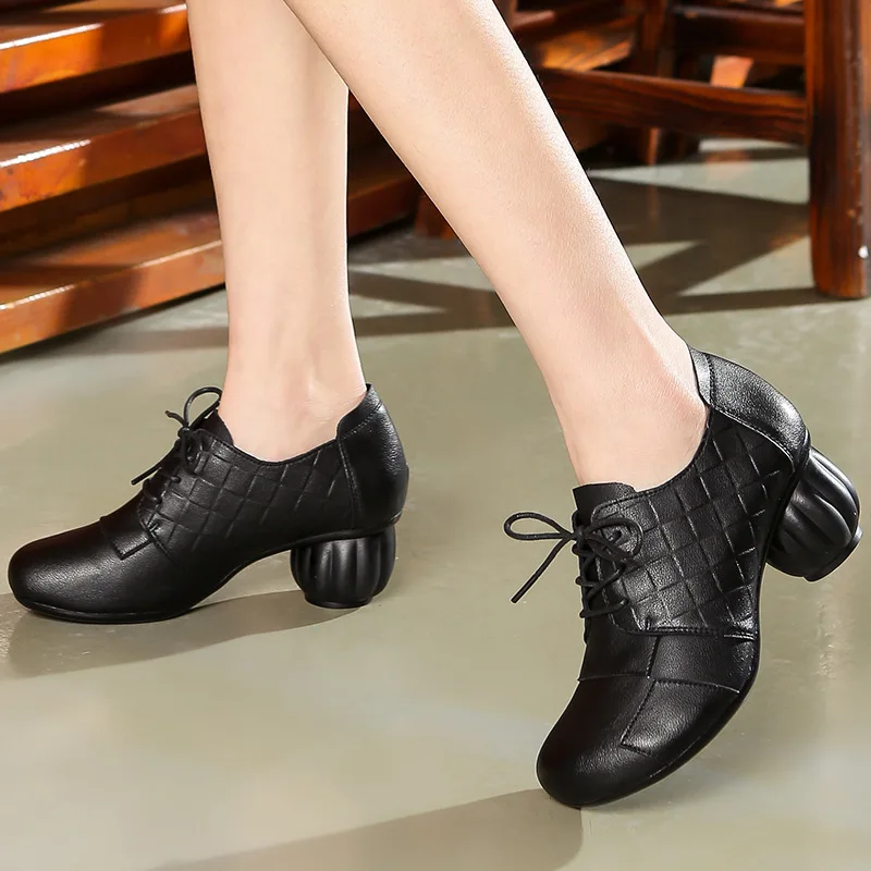 Женские туфли из натуральной кожи на шнуровке с принтом резиновой мягкой подошве