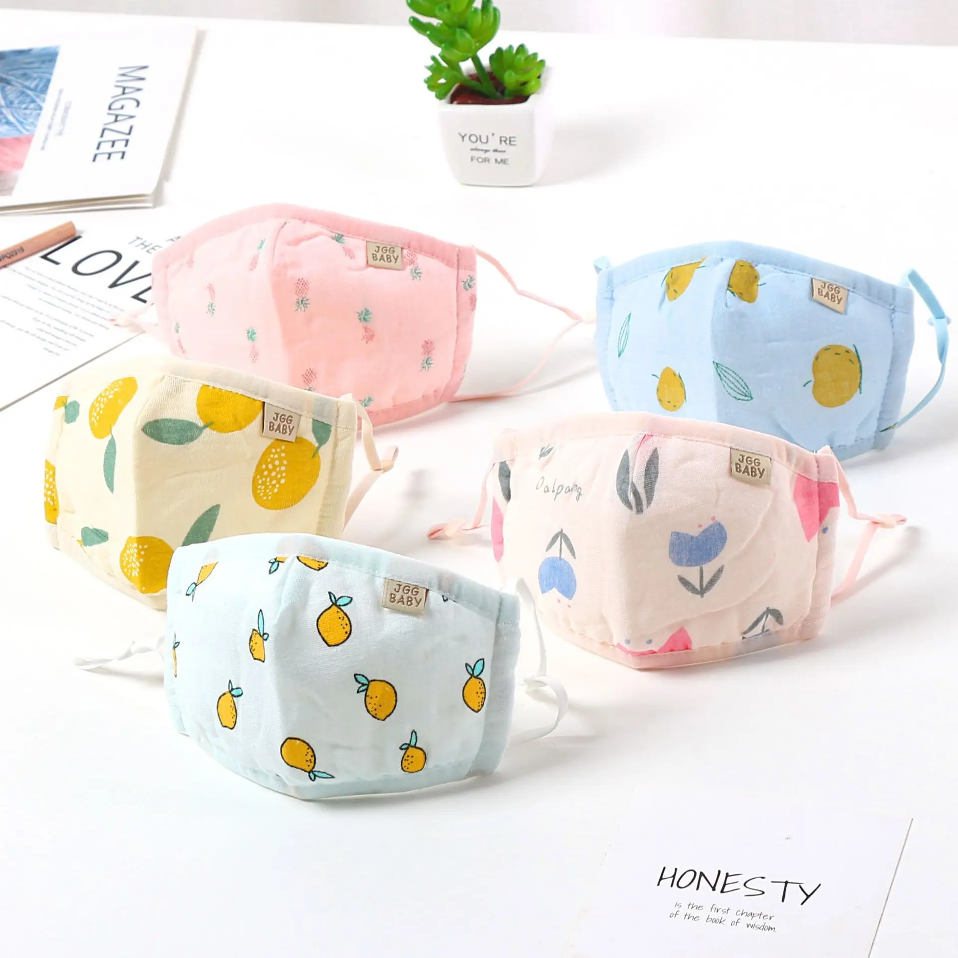 

Autumn and winter new cartoon cute children's cotton masks for babies and babies net yarn and cotton masks