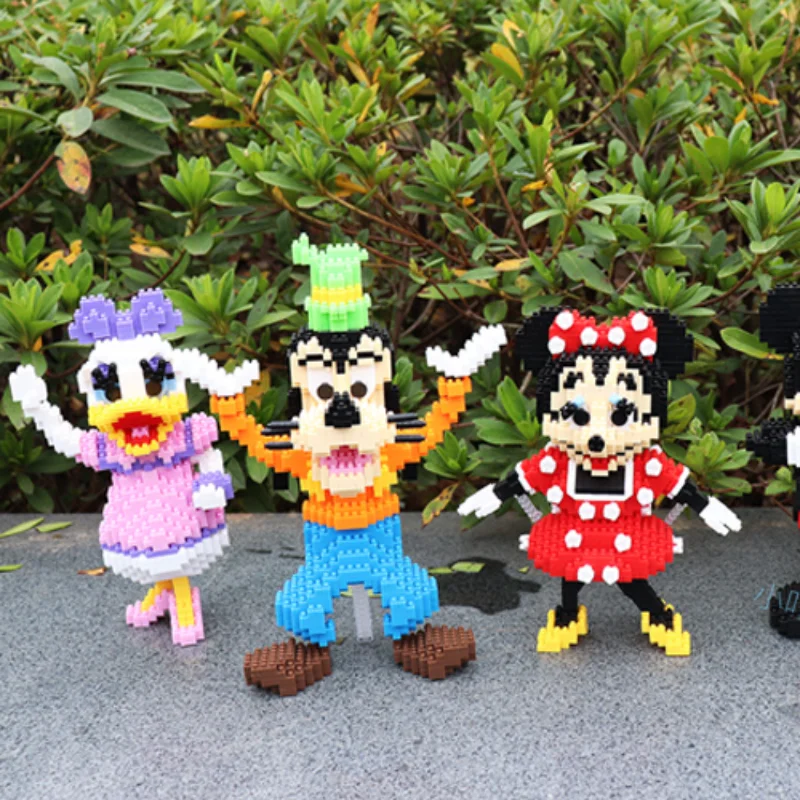 

1308pcs 9051 Dona Duck Blocks Girl Duck DIY Building Bricks Cute Cartoon Model Kids Toys Anime Juguetes Girls Gifts