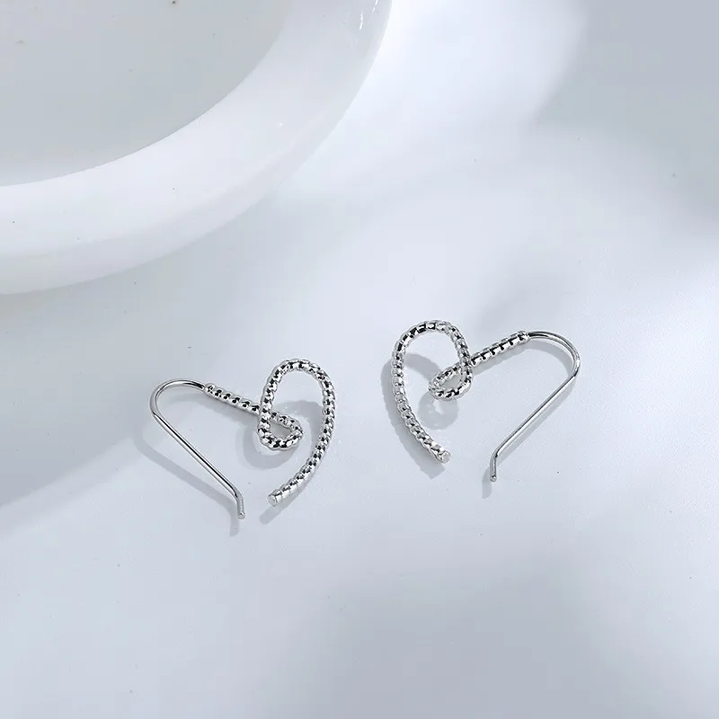 

Twisted Heart Hoop Earrings Minimalist Drop Earrings for Women Korean Everyday Jewelry Dainty Birthday Gift for Her Dropshipping