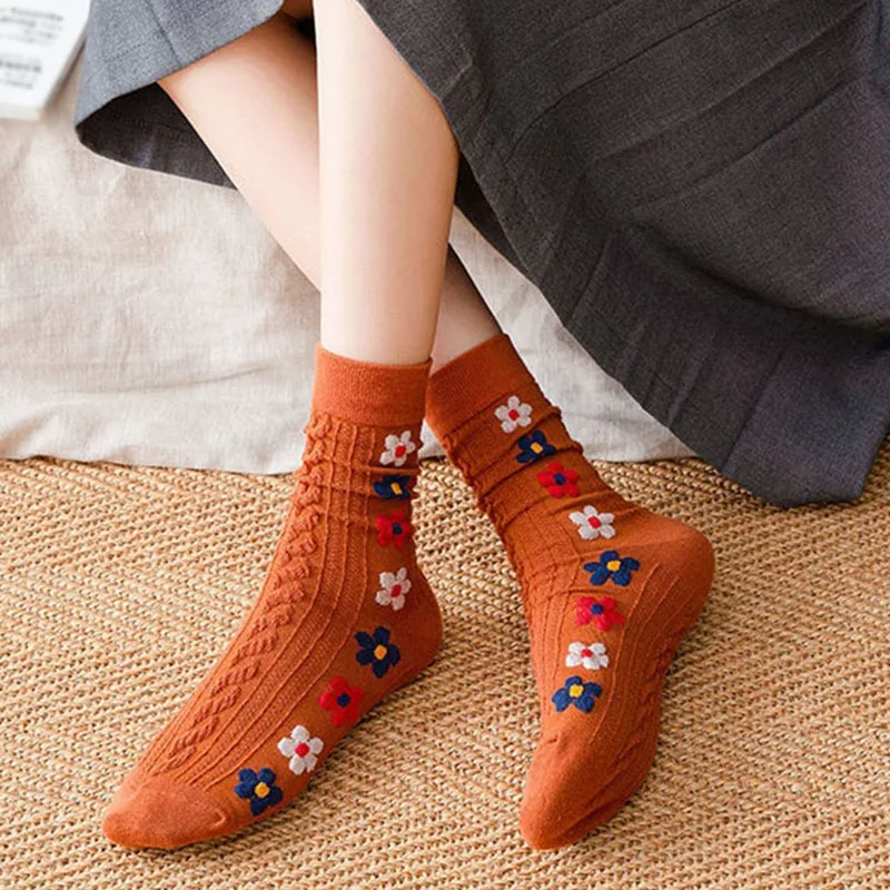

5Pair Women Socks Cotton Euramerican National Wind Flowers Autumn and Winter Ladies Socks Warm Cute New Fashion Hot