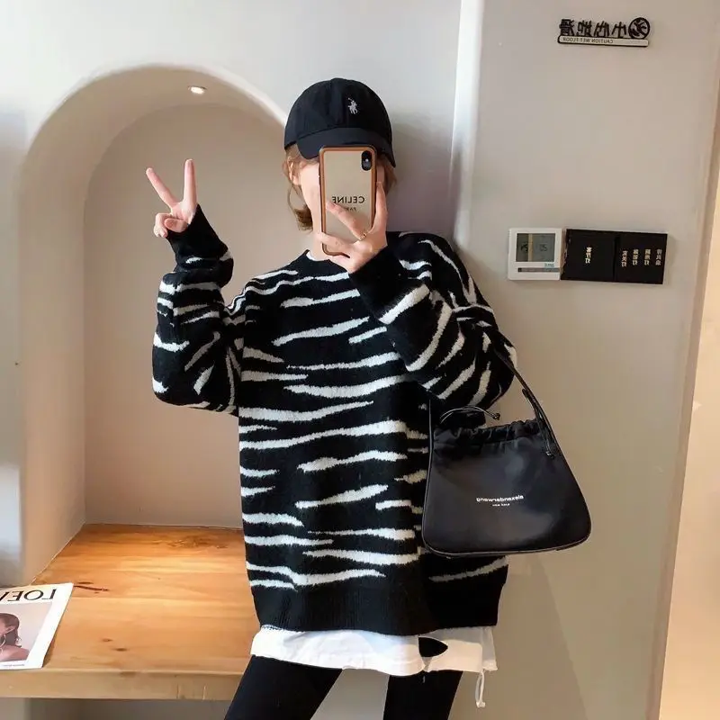 

Black and white striped Pullover Sweater for women loose fall / winter 2020