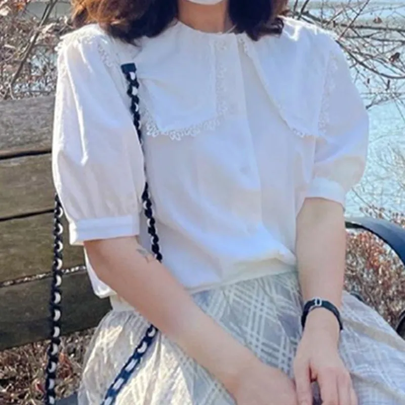 

Chic Women Shirts Lace Hollow-out Turn-dwon Collar Blouses Korea Causal Puff Short Sleeve Blusas Mujer Moda 2021