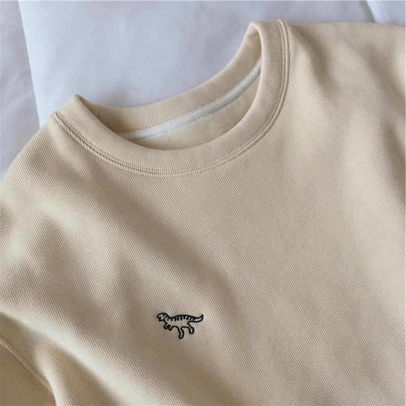 

Hikigawa вышитый Маленький Динозавр Базовый свитер для женщин Осень Свободный BF ленивый ветер плюс бархатные топы корейский Повседневный с кру...