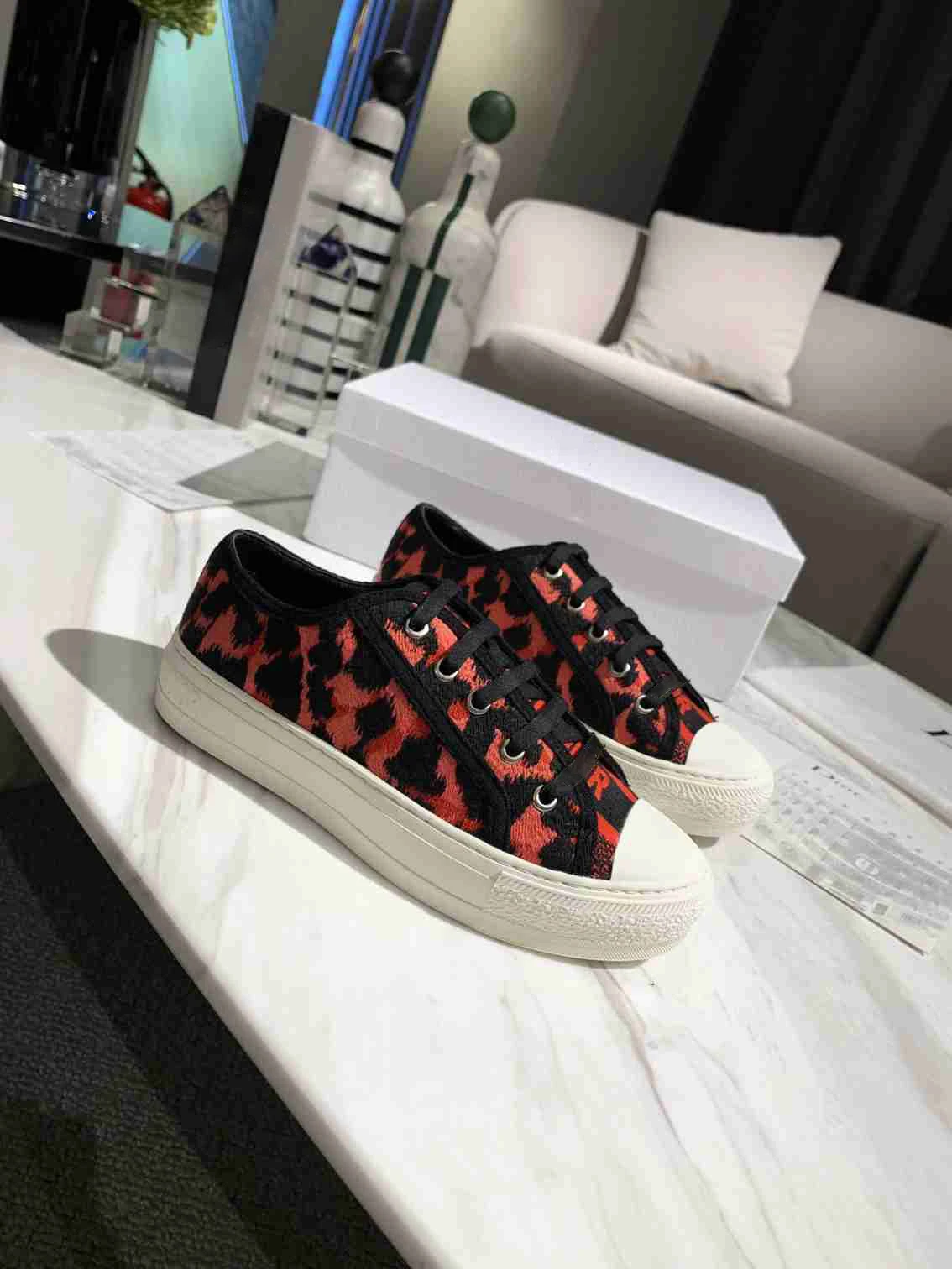 

women sports shoes Genuine Leather Sneakers Casual Hot Sel lLuxury brand Spring Summer Size 35-43