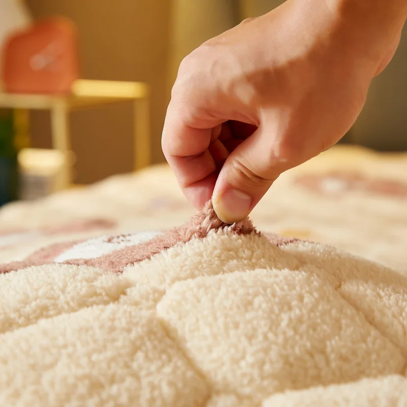 Плюшевый утолщенный стеганый наматрасник теплый мягкий бархат из овечьей шерсти