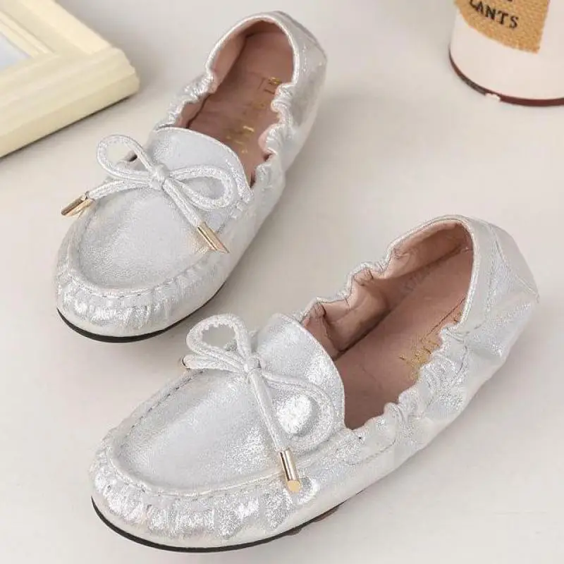 Балетки женские на плоской подошве лоферы без застежки блестящие с бантиком