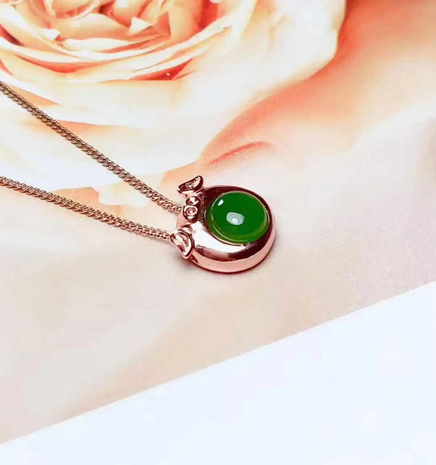 

Natural green jasper necklace Pendant S925 silver natural gemstone Pendant Necklace Elegant cute pig girl party gift jewelry