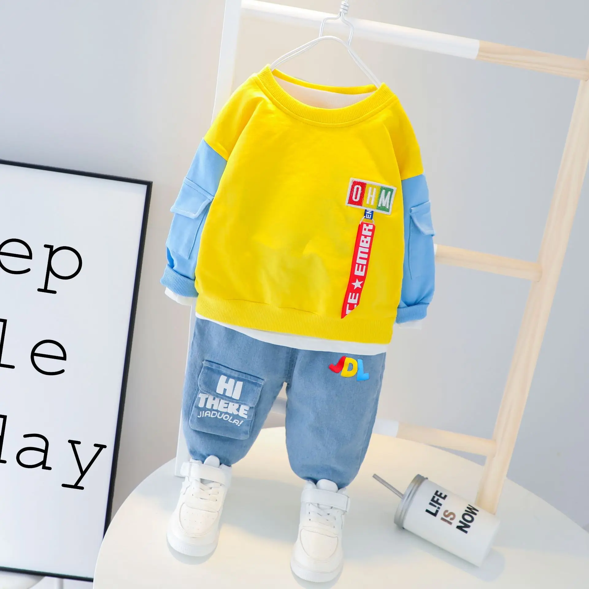 Baby boy spring and autumn suit 2020 autumn new foreign style children's children's long-sleeved sweater two-piece suit