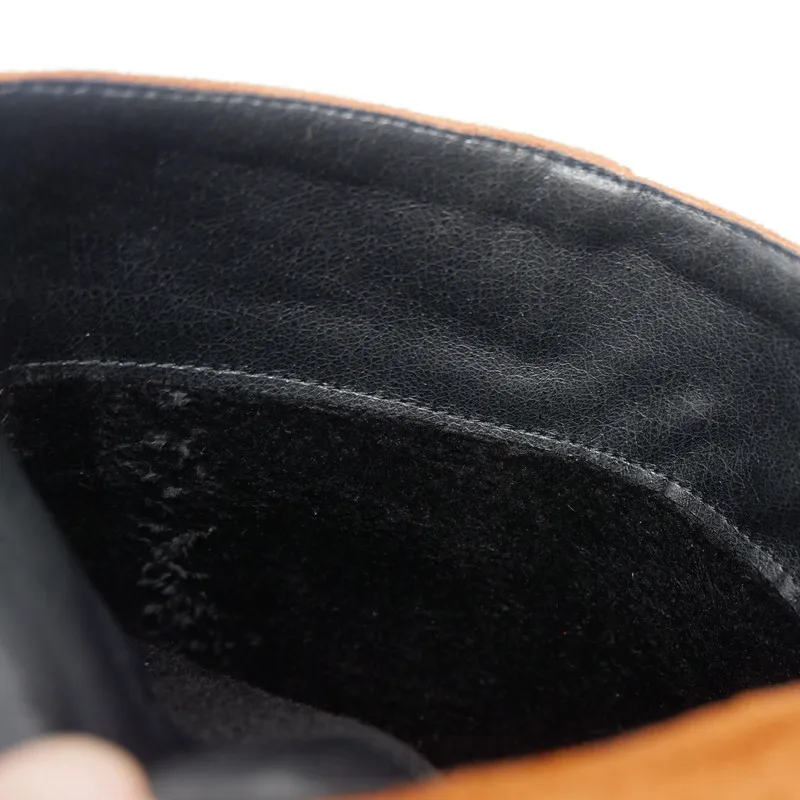 Женские сапоги выше колена с острым носком на массивном каблуке | Обувь