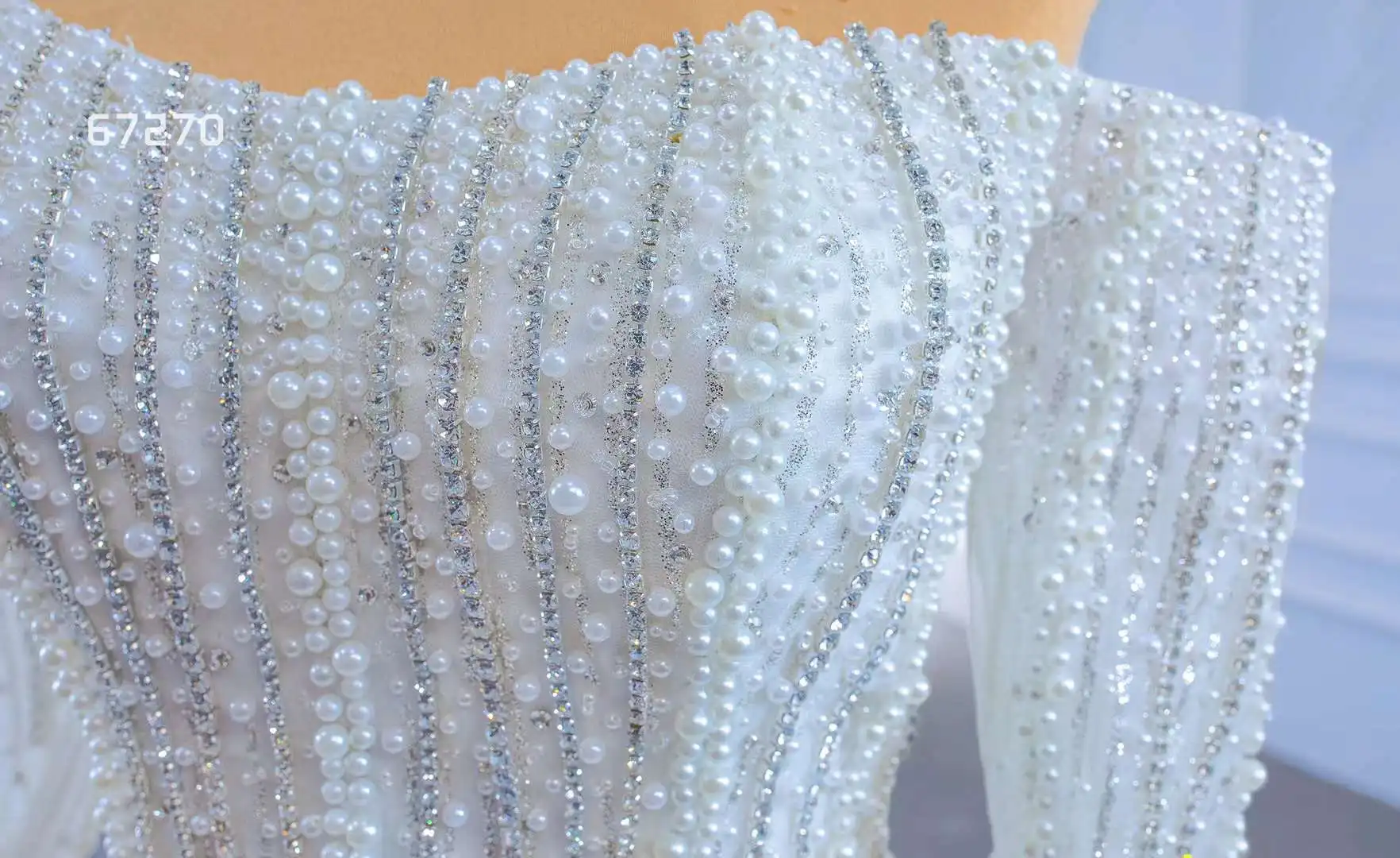 

Ball Gown Mid Back Off the Shoulder Short Train White Pearls Africain Wedding Dress A Linie