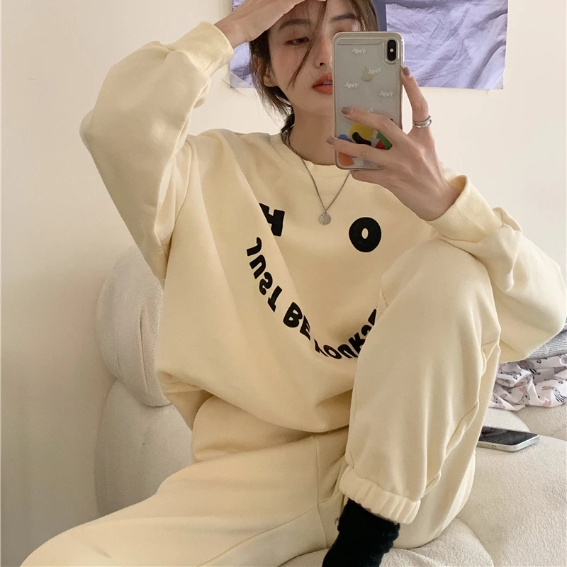 Осенне-зимние женские спортивные костюмы с круглым вырезом и буквенным принтом