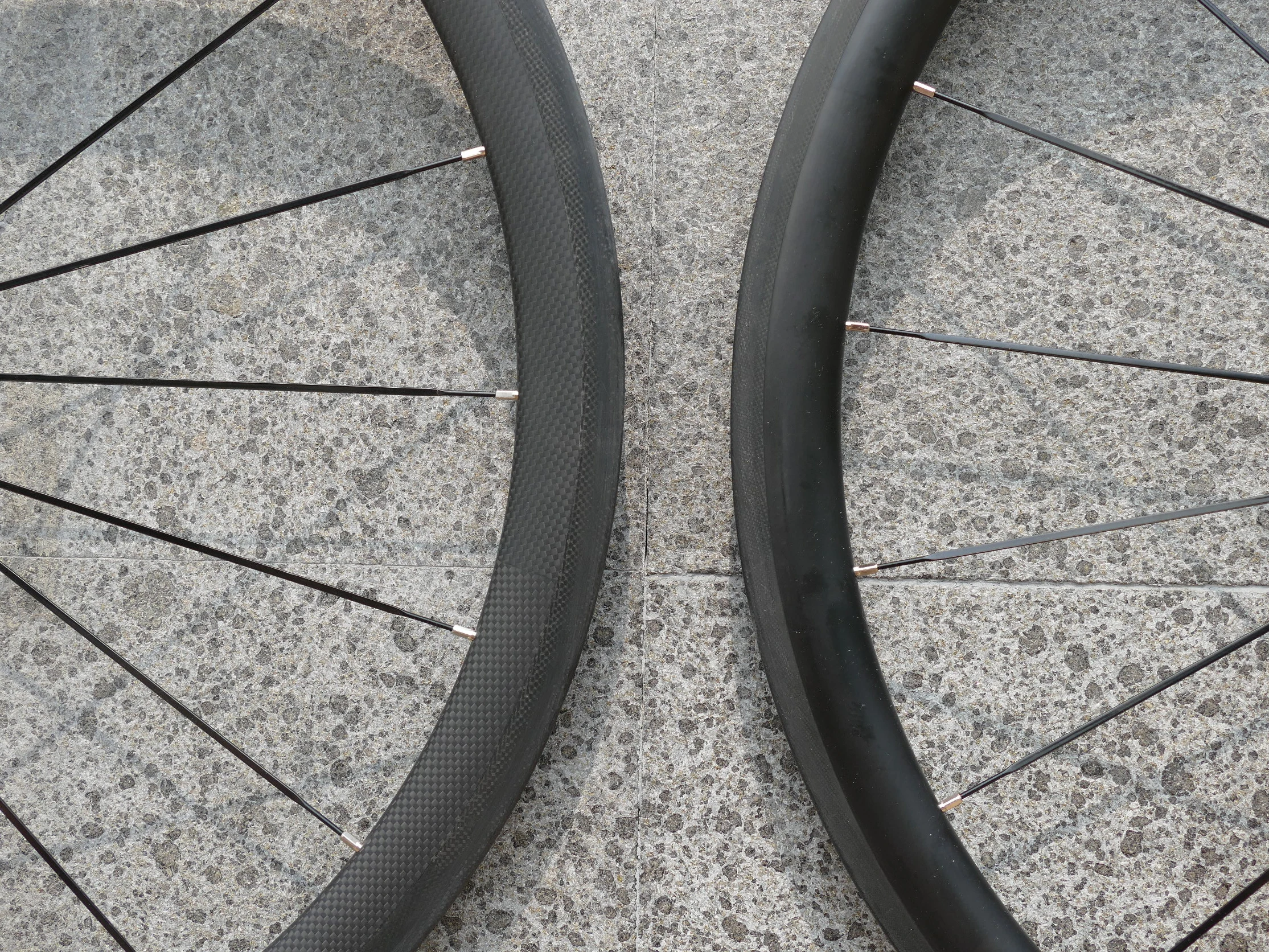 1 пара: матовая глянцевая трубчатая колесная пара из углеродного волокна 3K UD для