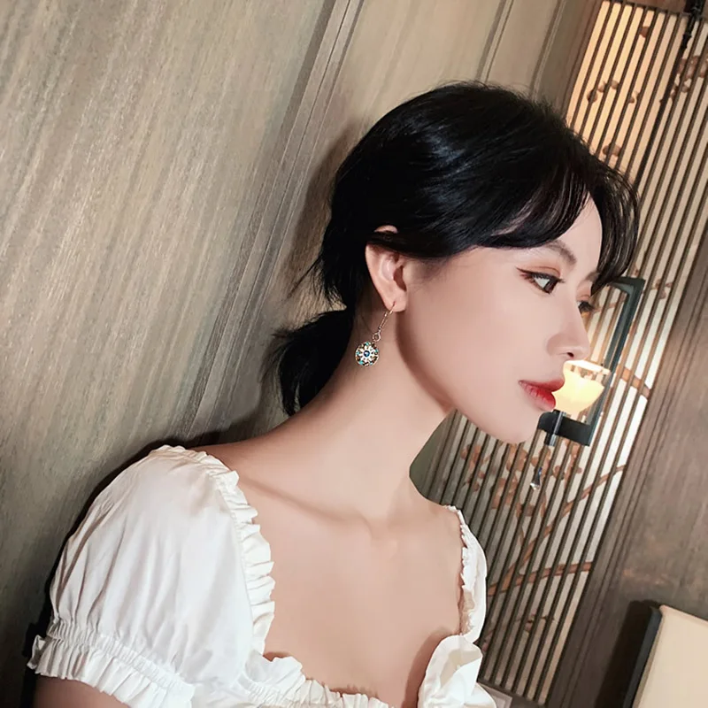 

New Fashion French Romantic Disc Earrings Temperament Female Renaissance Style Earrings Baroque Style Earrings Party Gift