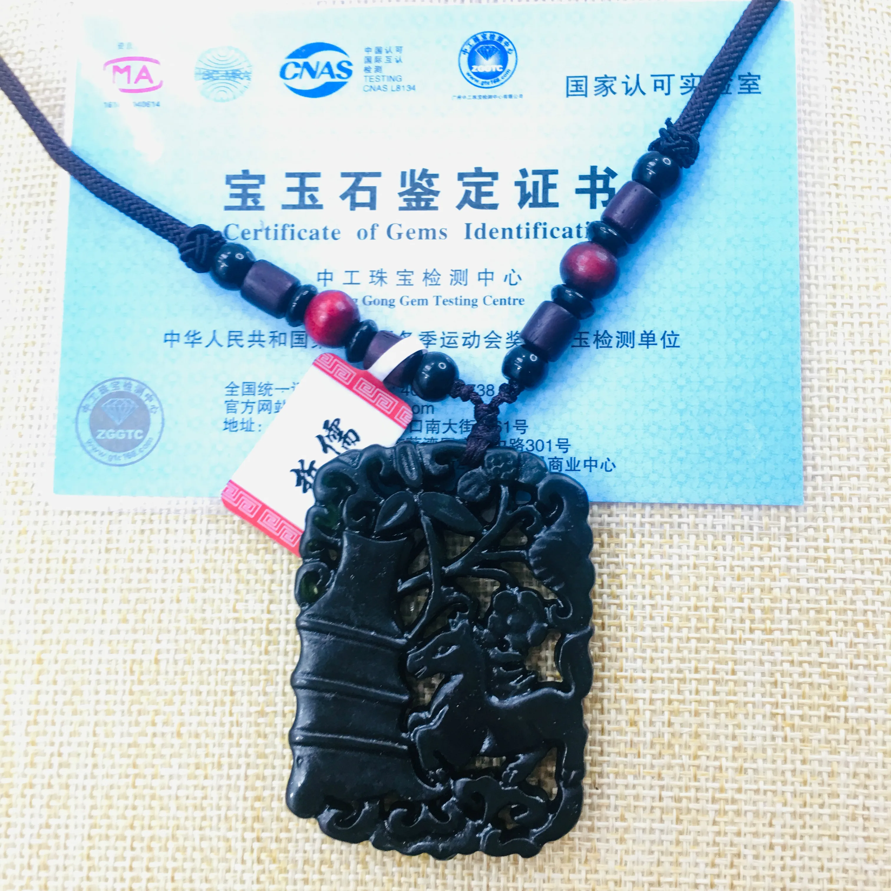 Подвескаиз натурального камня черный нефритовый Резной Черный винтажный